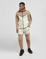 Chandal Nike Tech Fleece crema