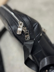 Bolso LOUIS VUITTON negro Hombre