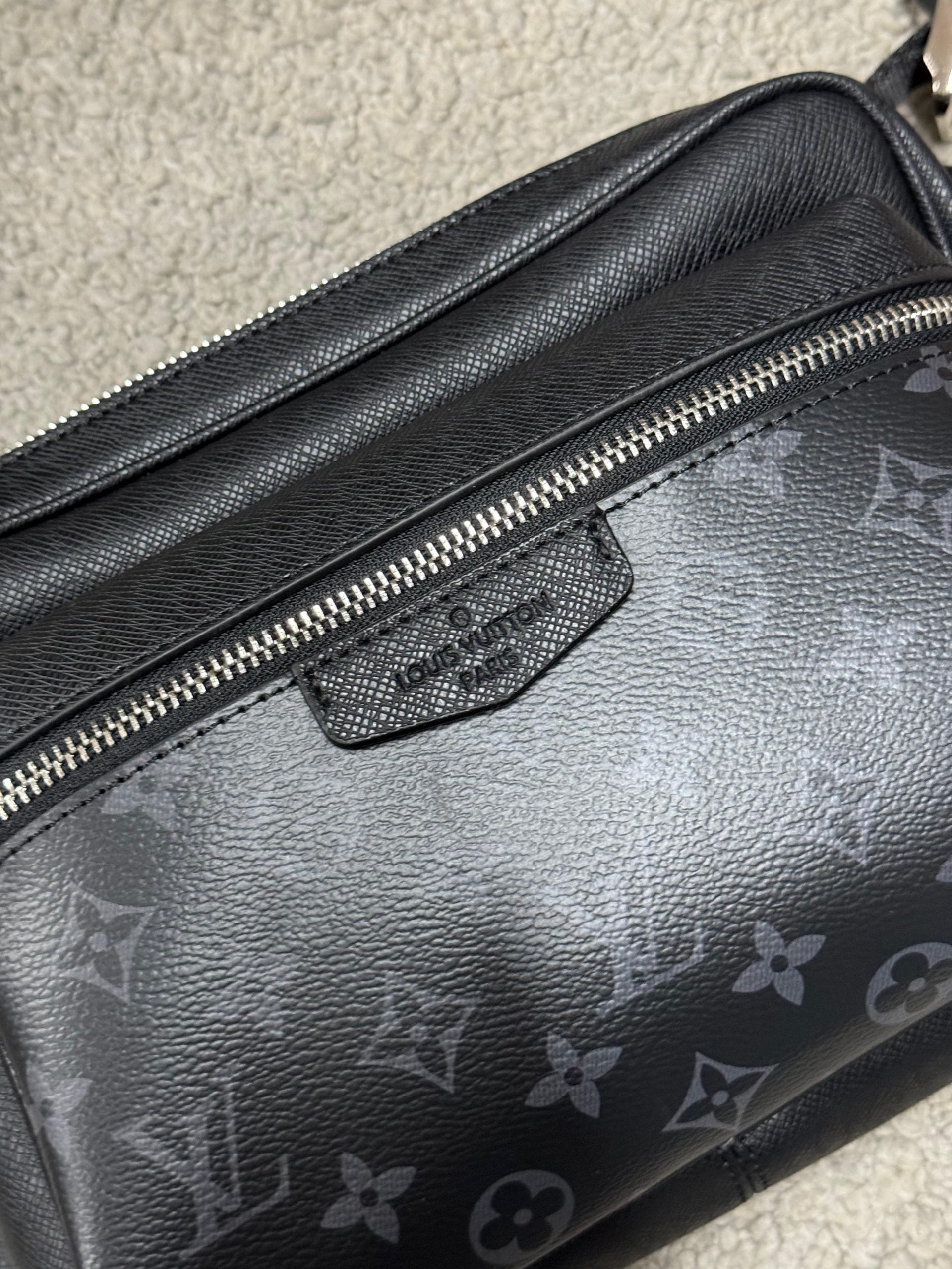 Bolso LOUIS VUITTON negro Hombre