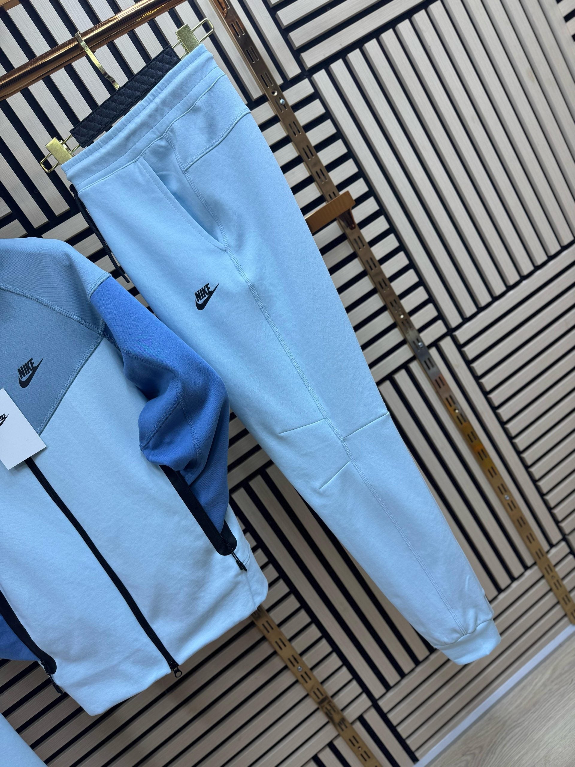 Chandal Nike Tech Fleece Azul Claro