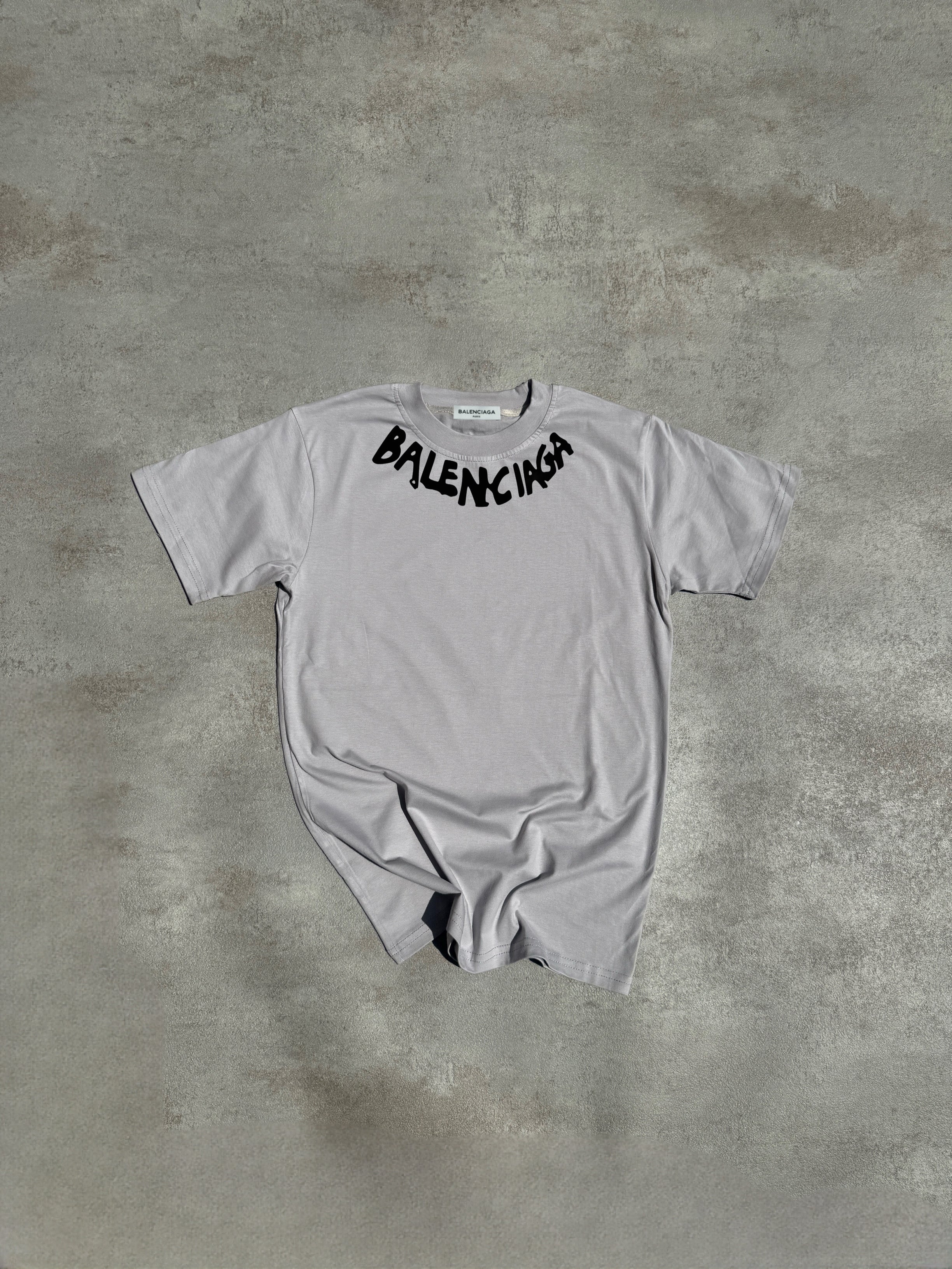 CAMISETA BALENClAGA
