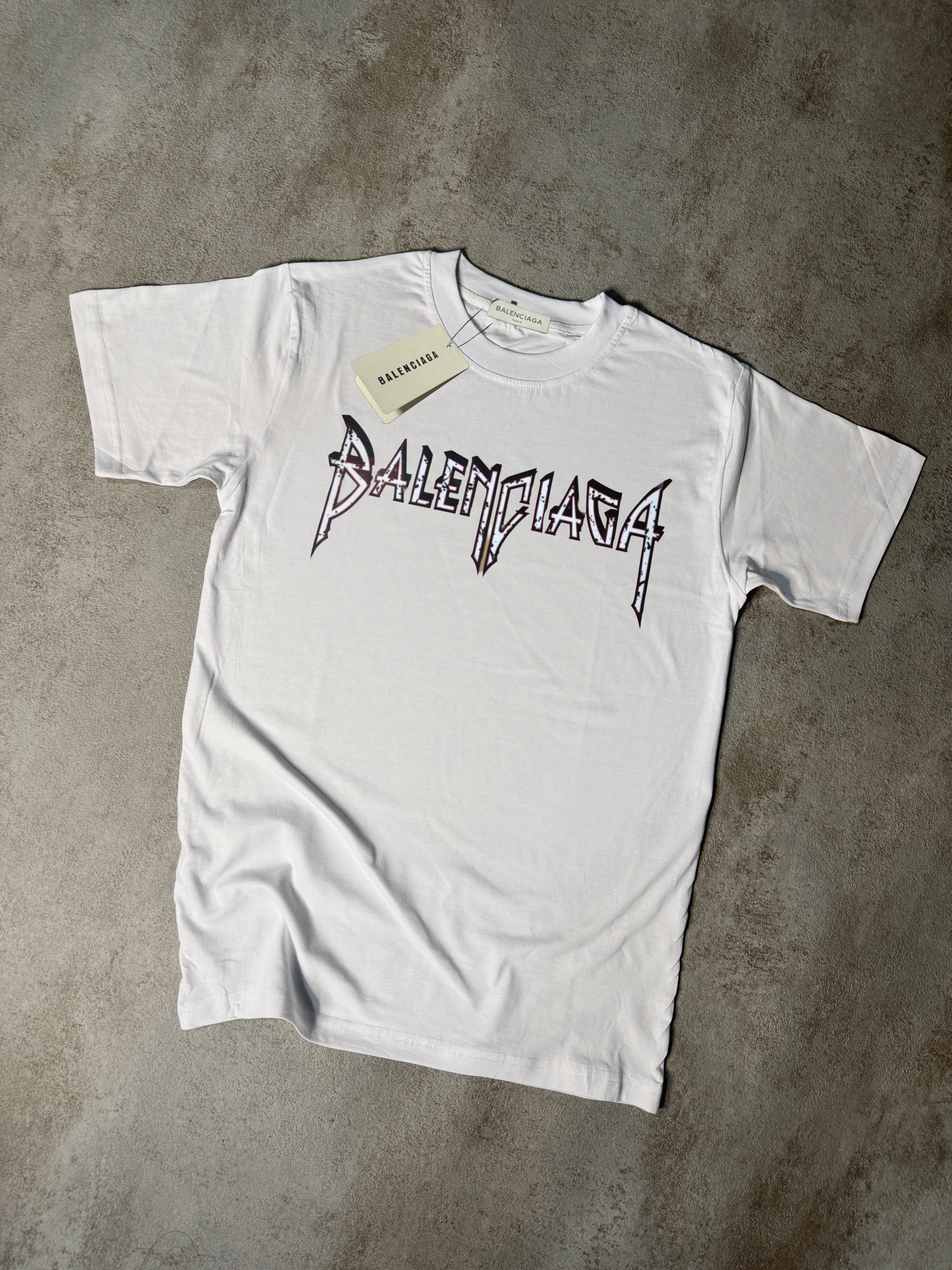 CAMISETA BALENClAGA